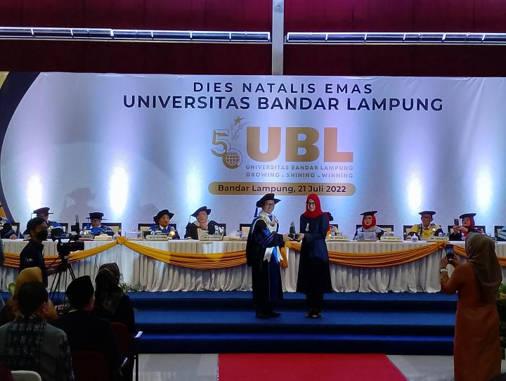 Puncak Perayaan Dies Natalis UBL ke-50, Sejumlah Penghargaan Diberikan 